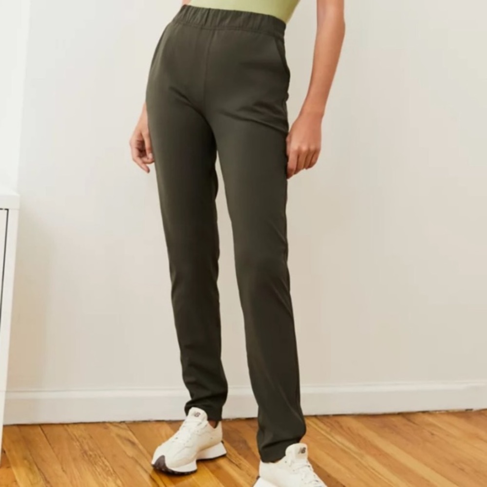 Aritzia TNA Olive Green Casual Jogger Pant